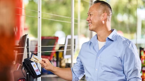 Men paying at a fuel station service with his Shell Card.
