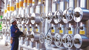 Engineer working on the Feed Header of the OP-2 ethylene plant, Deer Park,2004