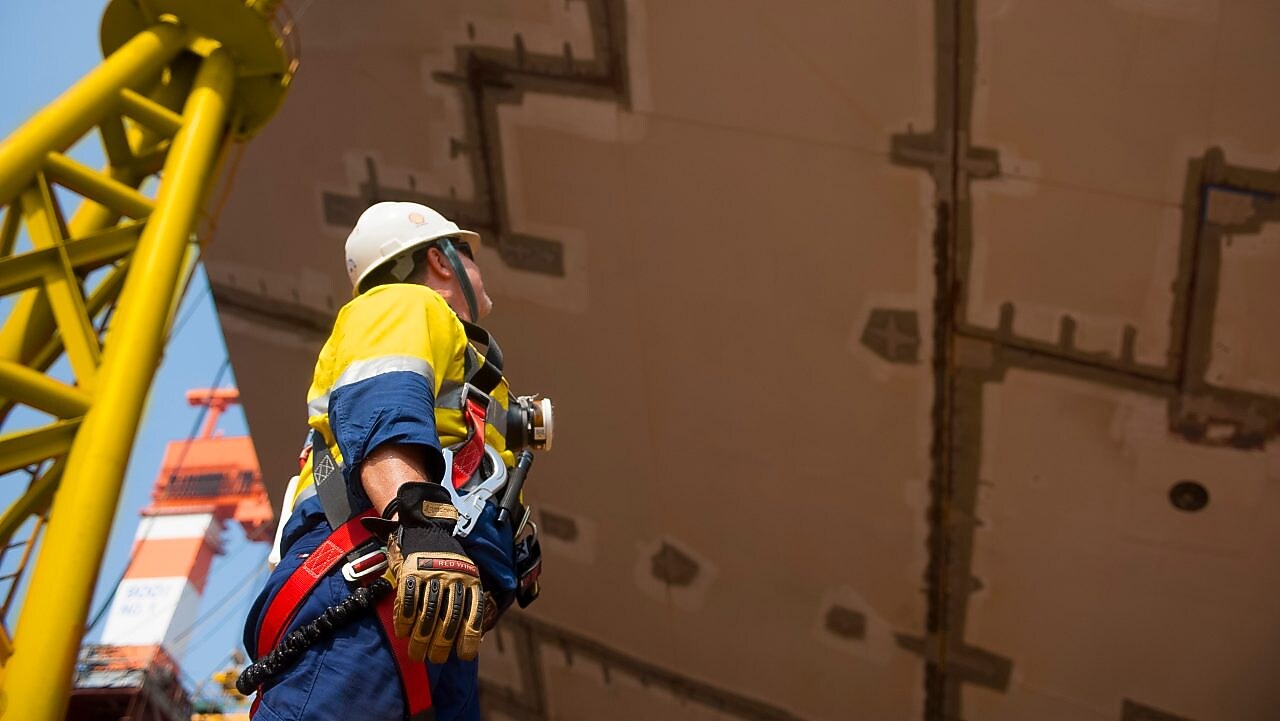 prelude-flng-construction-at-samsung-shipyard-south-korea