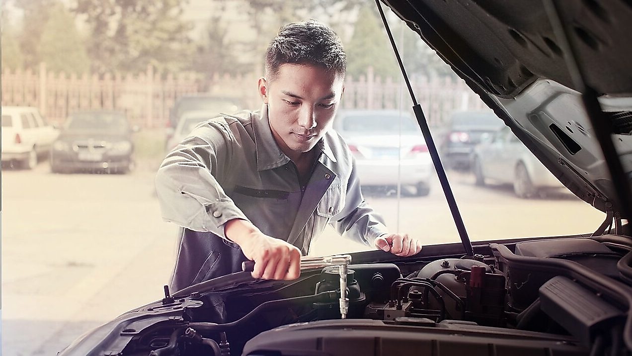 Mechanic fixing a car
