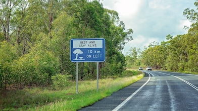 A road sign signalling a rest stop area ahead