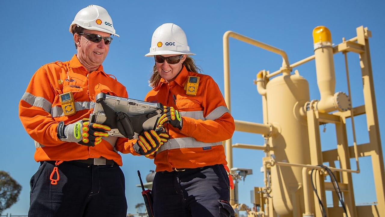 Operations colleagues in a meeting on site